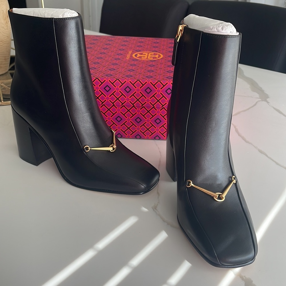 Tory Burch ankle bootie in
perfect black - Picture 11 of 15